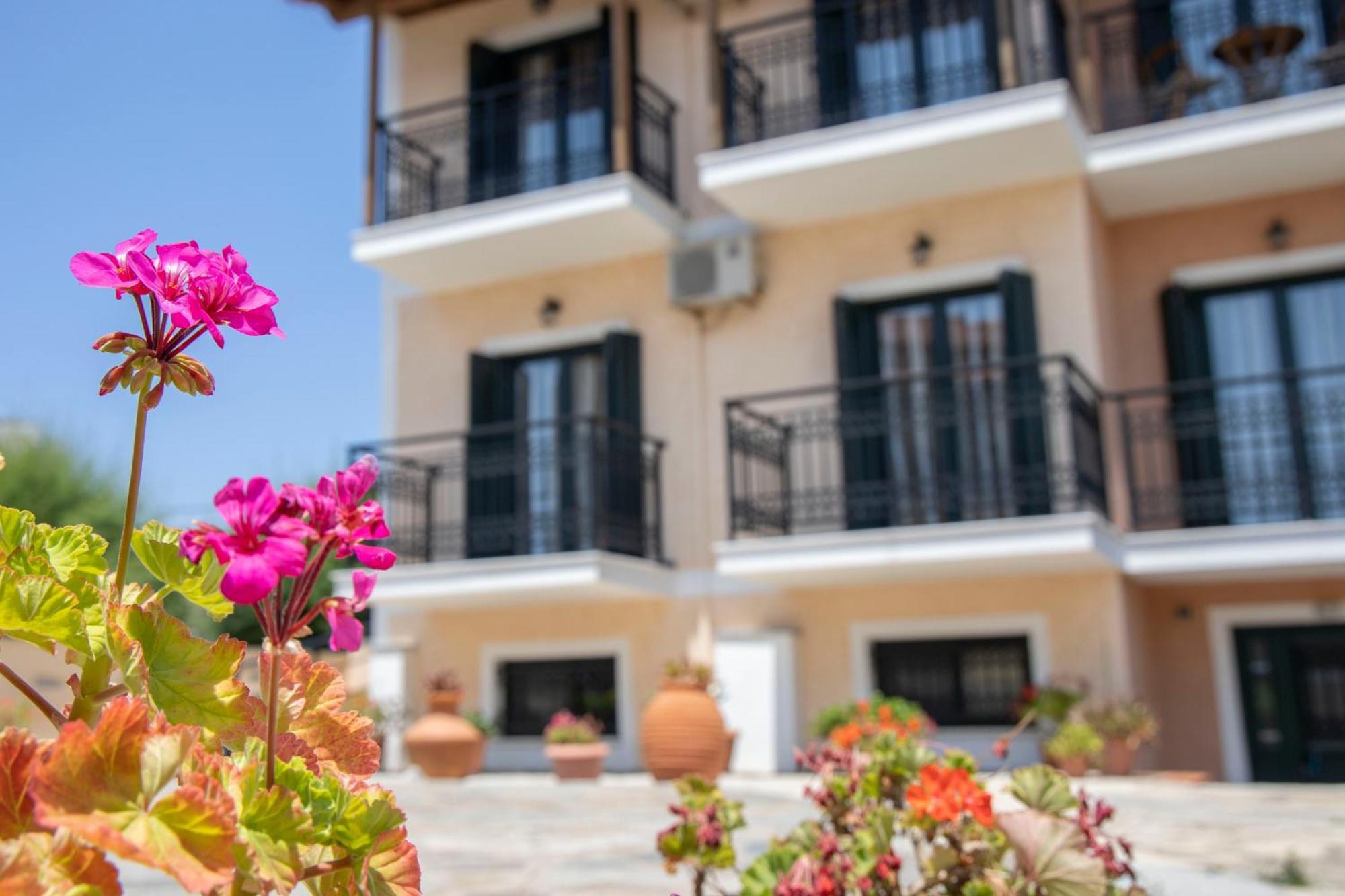 Amfilissos Hotel Koumeika エクステリア 写真